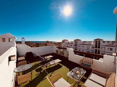 View (from property/room), Balcony/Terrace, sunbed