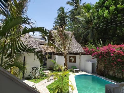 Property building, Pool view