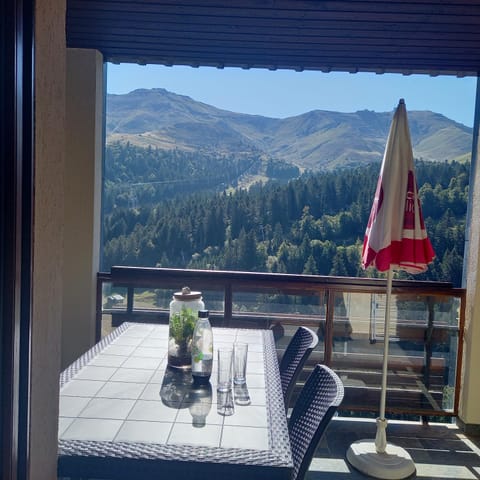 Balcony/Terrace, Mountain view