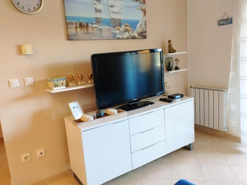 Communal lounge/ TV room, TV and multimedia