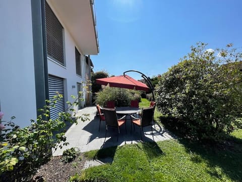 Property building, Garden, Balcony/Terrace, Garden view