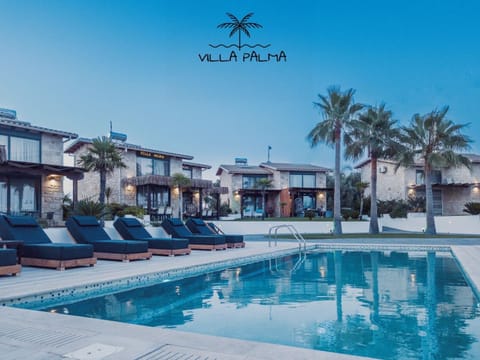 Property building, Day, Pool view, Swimming pool, sunbed