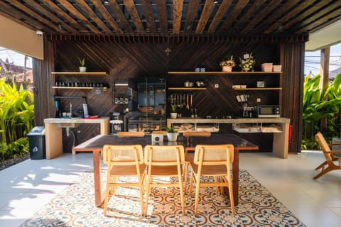 Restaurant/places to eat, Kitchen or kitchenette