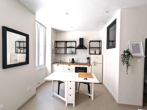 Dining area, kitchen