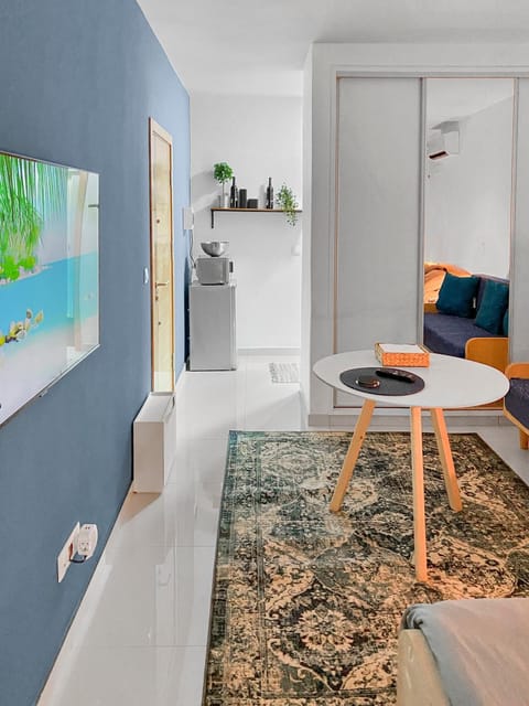 Facade/entrance, TV and multimedia, Living room