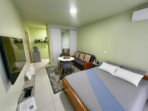 TV and multimedia, Photo of the whole room, air conditioner