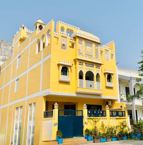 Property building, Restaurant/places to eat