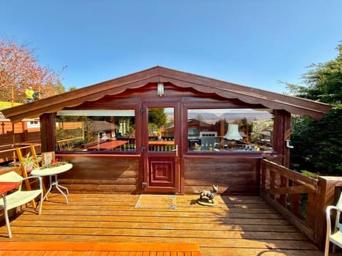 Shifty Chicken Shack Chalet in Trawsfynydd