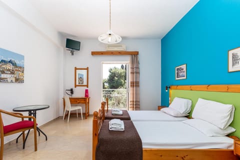 Bed, TV and multimedia, Photo of the whole room, air conditioner