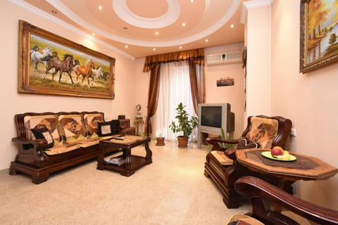 Living room, Seating area