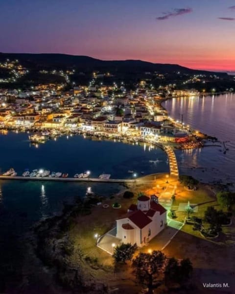 Welcome to Giouli's home ! House in Islands