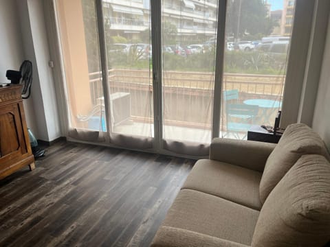 Appartement proche gare routière Apartment in Menton