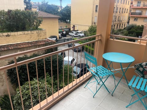 Appartement proche gare routière Apartment in Menton