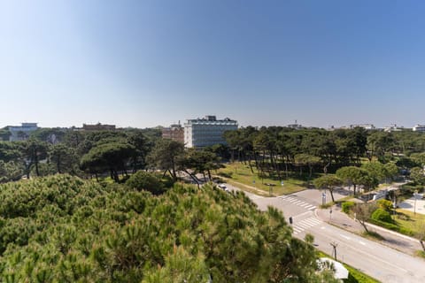 Neighbourhood, Natural landscape, Street view