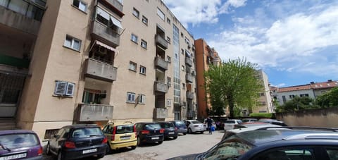 Property building, Facade/entrance, Location