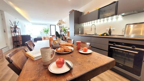 Food and drinks, Dining area