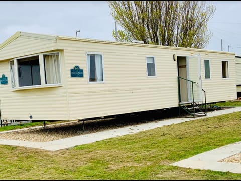 Trusville Mablethorpe 3 Bedroom Caravan . Beachside site ! Apartment in Mablethorpe