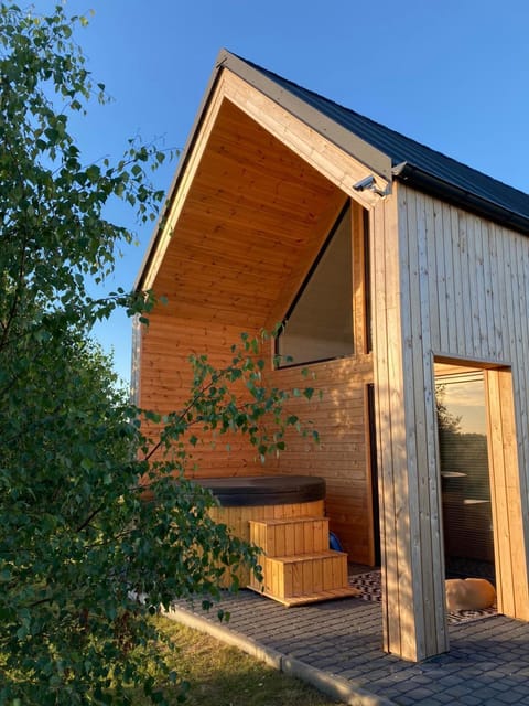 Property building, Facade/entrance, Day, Hot Tub