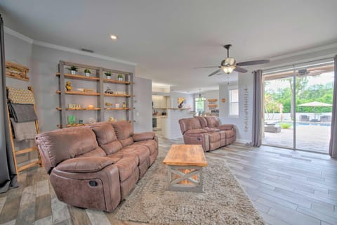 Backyard Oasis with Pool Airy Crystal River Retreat House in Lecanto