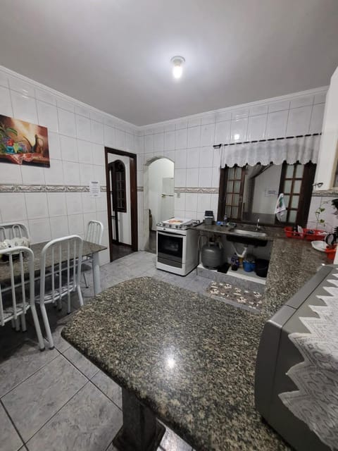 Kitchen or kitchenette, Dining area, oven, pet friendly, stove