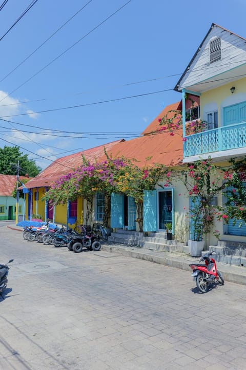 Facade/entrance, Parking