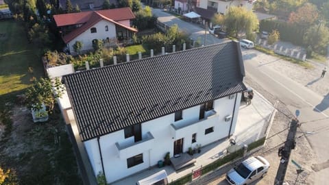 Property building, Day, Bird's eye view, Landmark view, Street view, Location