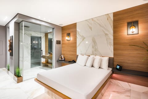 Shower, Bed, Photo of the whole room, Bedroom, towels