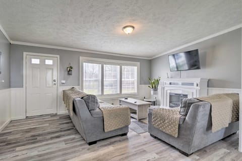 Chic Seneca Falls Home on Cayuga Wine Trail! House in Fayette