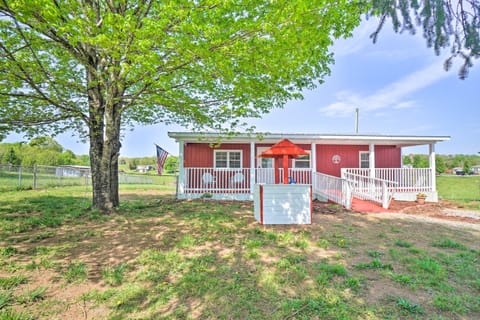 Landscape Views Sweetwater Country Cottage! House in Tennessee