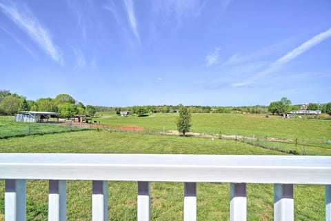 Landscape Views Sweetwater Country Cottage! House in Tennessee