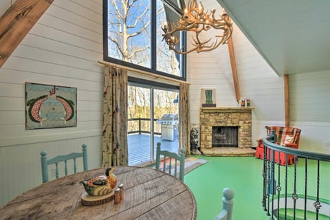 Charming Gainesville Cabin with Private Dock! Cabin in Gainesville