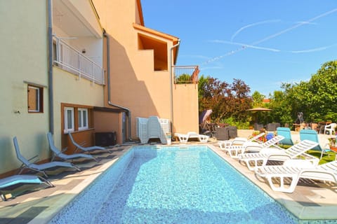 Swimming pool, Location, children, Family