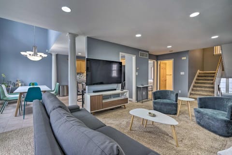 Immaculate Family Townhome - Walk to Beach! House in Gary