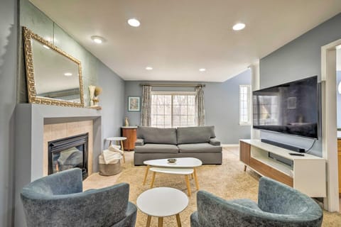 Immaculate Family Townhome - Walk to Beach! House in Gary