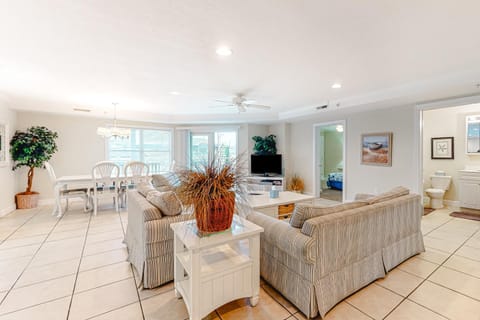 4100 Coastal #102 Apartment in Ocean City