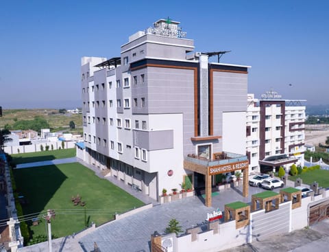Property building, Day