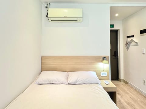 Bed, Bedroom, air conditioner