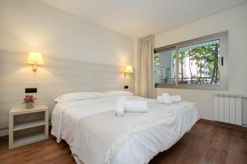 Property building, Living room, Bedroom