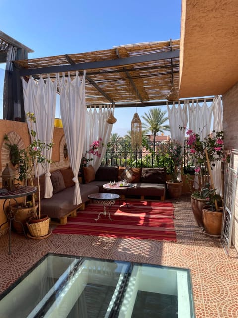 Patio, View (from property/room), Balcony/Terrace, Living room, Seating area, Garden view