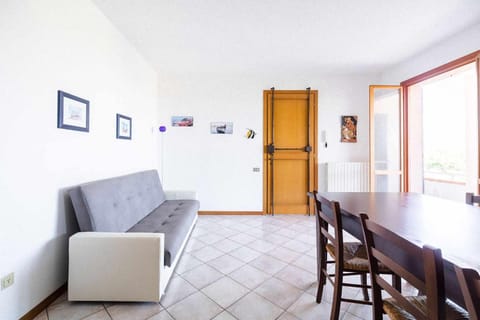 R08 - Ampio trilocale con terrazzo panoramico Apartment in Marcelli