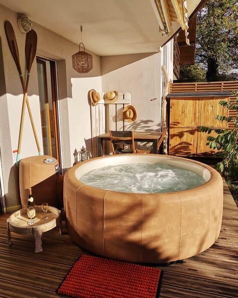 Patio, Winter, Hot Tub