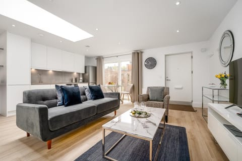Kitchen or kitchenette, Living room