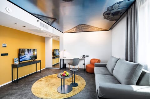 TV and multimedia, Living room, Seating area, Evening entertainment