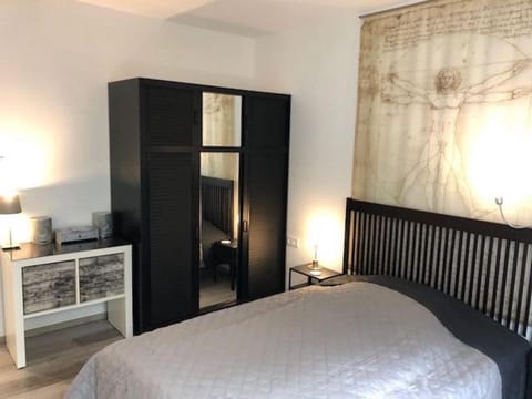 Bed, Photo of the whole room, wardrobe