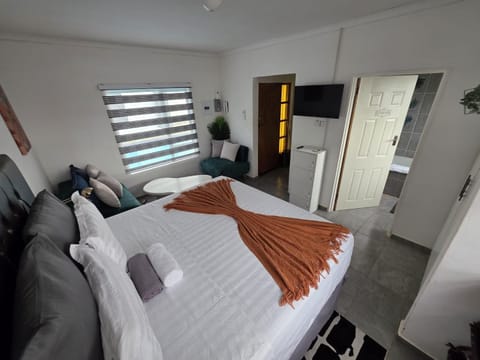 TV and multimedia, Living room, Seating area, Bedroom, wardrobe