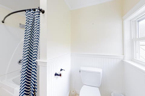 Bluebell Lake Retreat House in Castleton