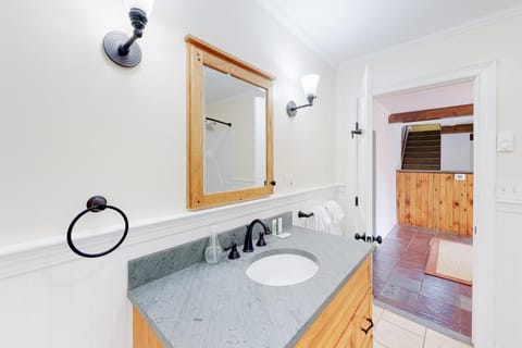 Bluebell Lake Retreat House in Castleton