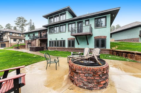 Sugarloaf Lodge House in North Lawrence