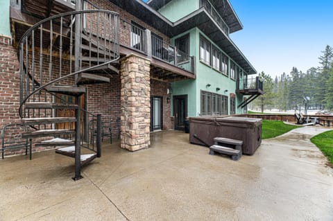 Sugarloaf Lodge House in North Lawrence