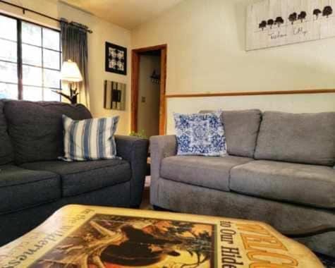 Treehouse Cottage House in Crestline